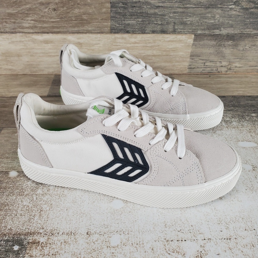 Cariuma Catiba Pro Womens Shoes Sz 7 White Smoke Gray Suede Lace Up Sneakers